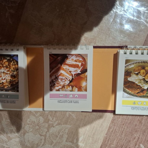 Cookbook "Χρυσά Μενού" spiral, like new, Greek language