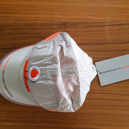 Καπέλο Vodafone Mclaren Mercedes F1 team καινούργιο, κόκκινο και ασημί, μέγεθος L