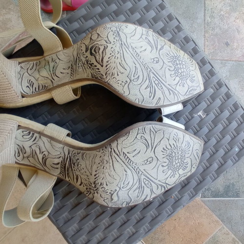 Focus leather women's sandals new, size 39, medium heel, white beige