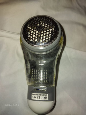 Lint remover with battery used