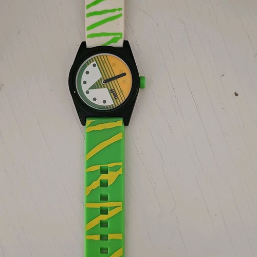 Neff watch like new, green