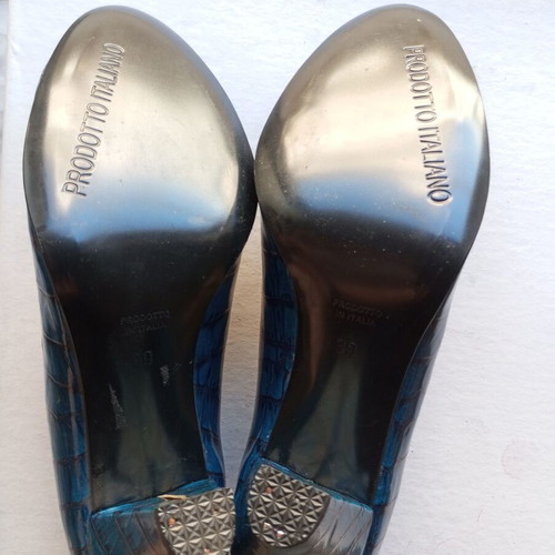 Blue Croco Patent Leather Pumps Italian Design Size 39