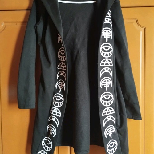 Cardigan used, black and white, size L without zipper or buttons