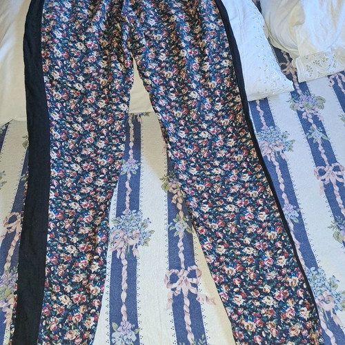 Women's thin leggings with flowers used, size S