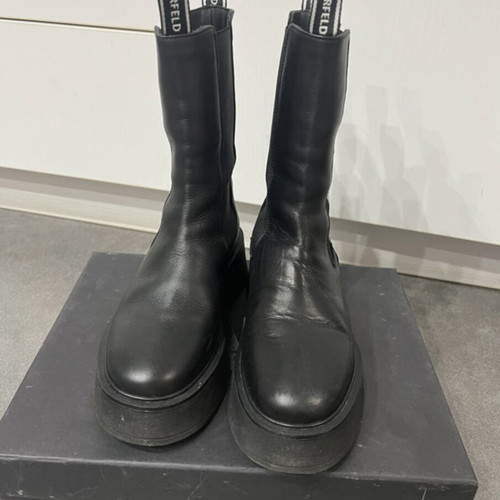 Karl Lagerfeld leather boot original calf-high like new, size 36, black