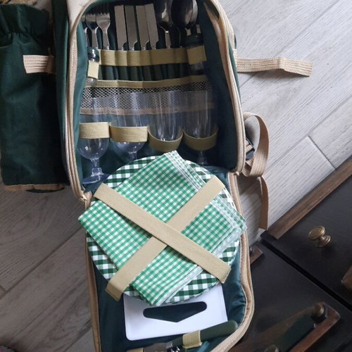 Picnic backpack like new