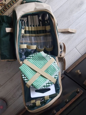 Picnic backpack like new