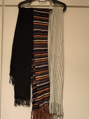 Scarves like new, pack of 3 pieces