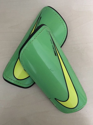 Nike men's football shin guards, green
