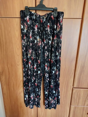 Attrattivo medium pleated pants, ankle length, floral