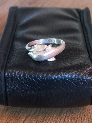 Silver dolphin ring 925 like new