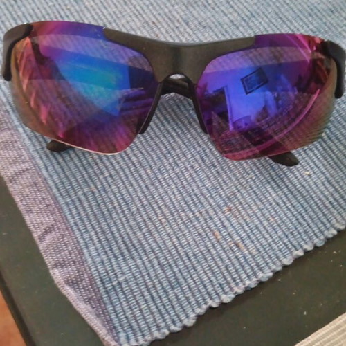 H&M Sports Sunglasses like new, black frame with purple mirror lens