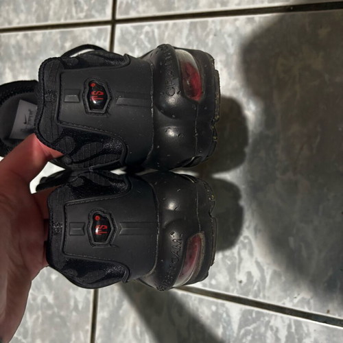 Nike TN Air Max Plus sneakers like new, size 42, black and red