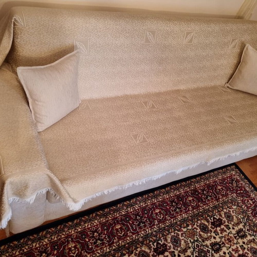 Three-seater sofa like new with storage space