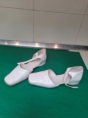 Children's leather sandals size 38 like new, white
