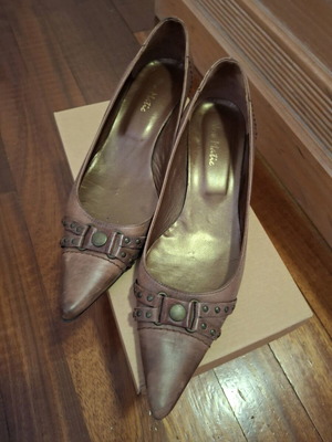 Γόβες New Matic καφέ δερμάτινες καινούργιες, τακούνι 4 εκ.