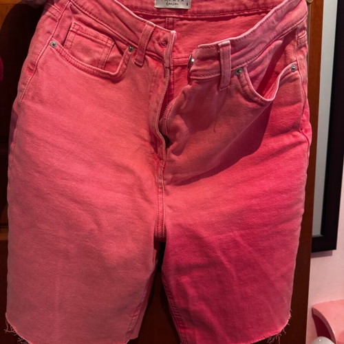 Fuchsia bermuda shorts like new, size 8