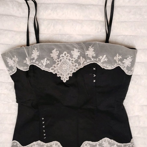 Bustier with ecru lace and embroidery medium elasticity size M like new