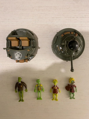 Planet 51 αυτοκινητάκια και φιγούρες μεταχειρισμένα, 2 οχήματα και 4 φιγούρες