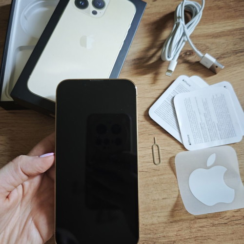 iPhone 13 Pro 128GB Gold with Apple Watch SE 44mm like new