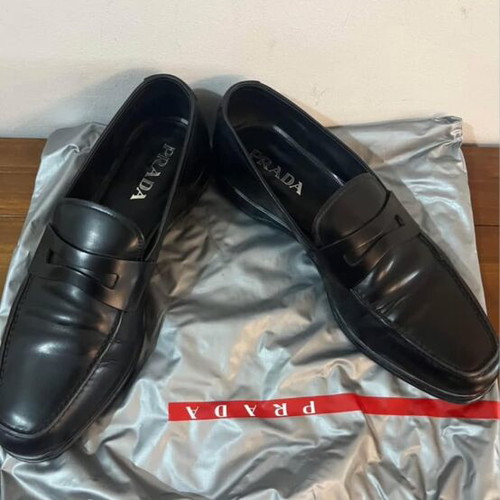 Prada shoes like new, black, size 42