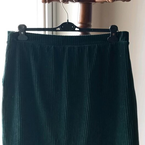 Women’s mini skirt style boho size L like new, cypress color