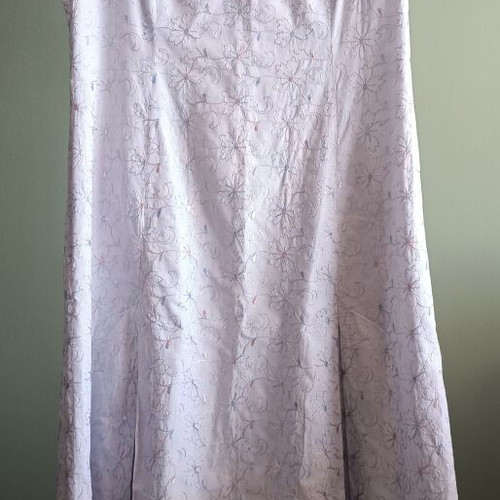 Maxi sleeveless dress like new, lilac with embroidery