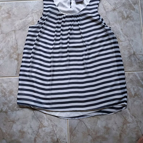 Yessica sleeveless blouse like new, size L, black and white