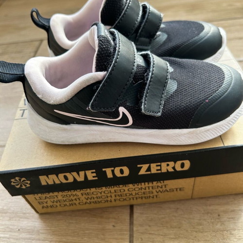 Nike Star Runner 3 kids athletic shoes used, size 26, black