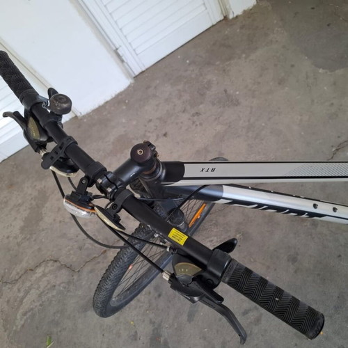 Giant ATX Mountain Bike Large L Frame Like New with Helmet