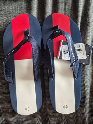 Tommy Hilfiger children's flip flops new, size 34, blue and red
