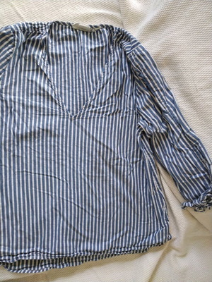 Blue shirt size M like new H&M