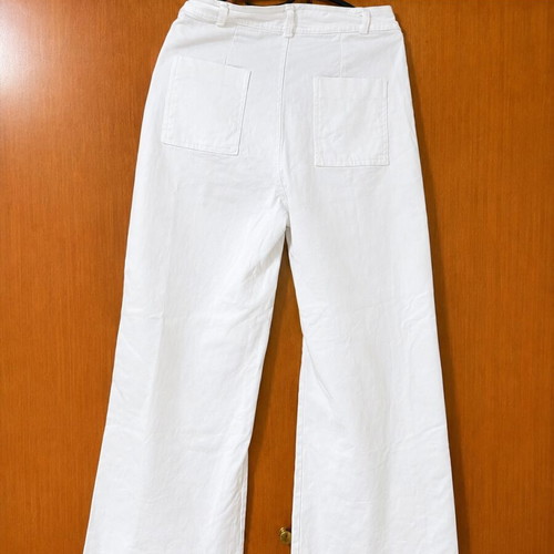 White cropped jeans size S like new with frayed hem