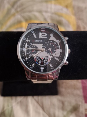 Wristwatch new with silver bracelet, 40mm diameter