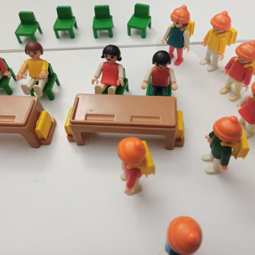 Playmobil vintage 1985 3522 school classroom with children and teacher used, many pieces