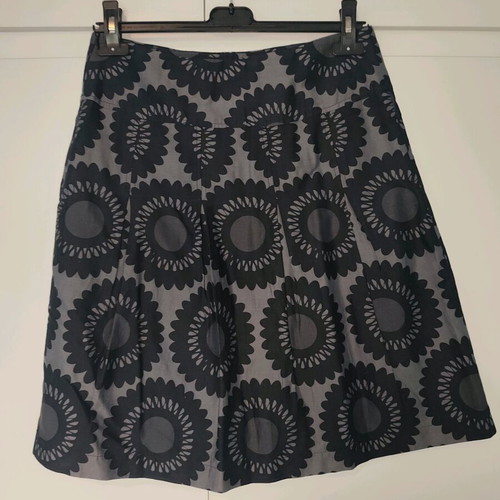 H&M skirt size 38 with side zipper like new, black
