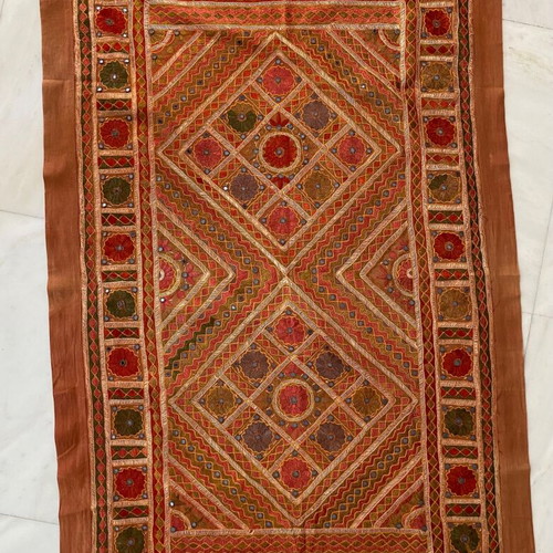 Ethnik throw like new with geometric pattern and terracotta base