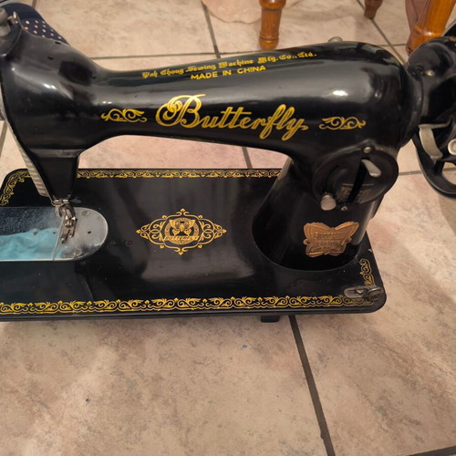 Vintage sewing machine like new