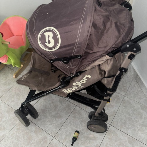 Twin stroller, lightweight and compact, with 2 footmuffs