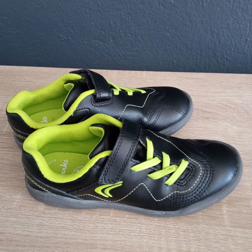 Clarks Award Fly O Kids' Shoes used, size 29