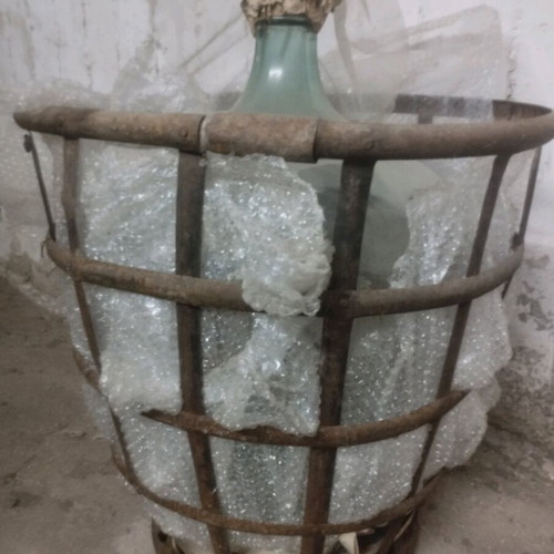 Very large demijohn
