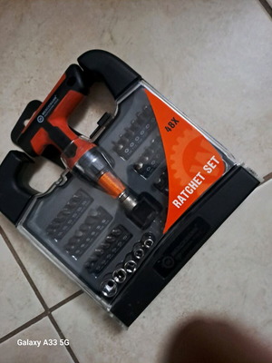 Σετ μύτες κατσαβιδιών και καρυδάκια 48 τεμάχια σαν καινούργιο