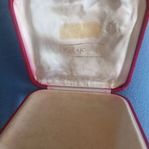 15th century jewelry box like new, red