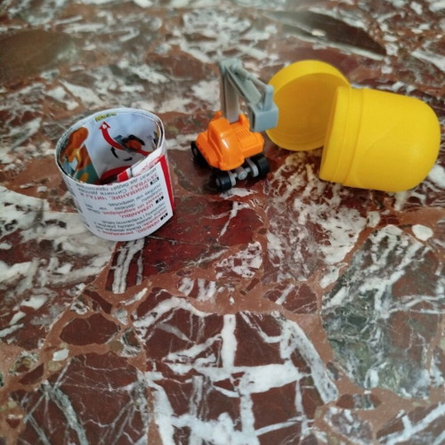 Kinder έκπληξη excavator used