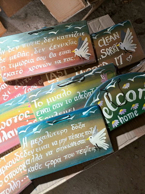 Wooden signs new, pack of 70 pieces