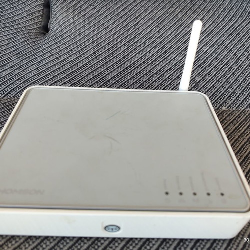 Thomson ADSL2+ Modem Router used with external Wi-Fi antenna and 4 LAN ports