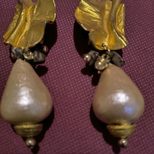 Vintage long clip-on earrings like new, impressive design
