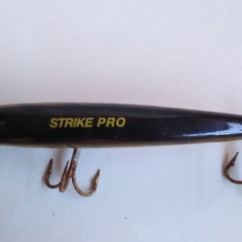 Strike Pro Arc Minnow 90 Gold Holographic Black Back fishing lure