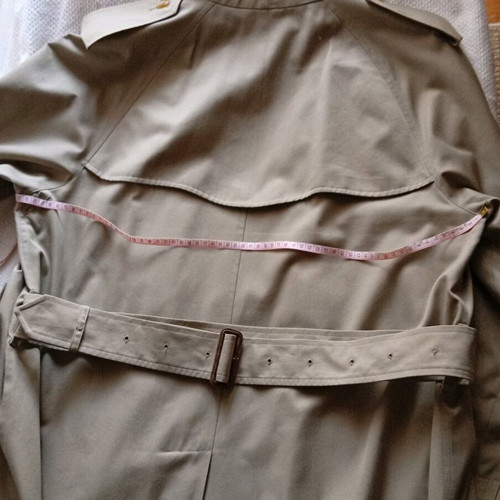 Burberry unisex trench coat like new, beige, size L