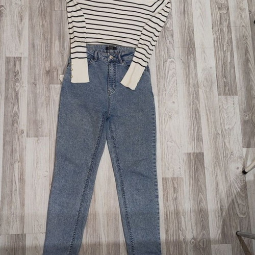 Atmosphere striped thin blouse and light skinny jeans set like new